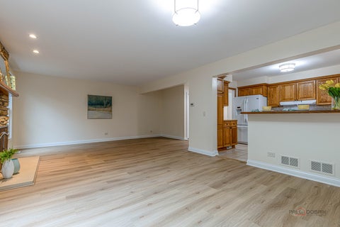 Tiny photo for 10 Newcastle Lane, Lincolnshire, IL 60069 (MLS # 12760606)