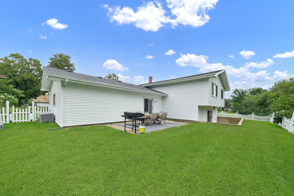 1441 Holland Place