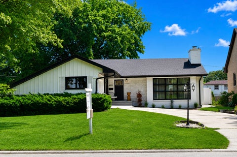 Tiny photo for 9525 Parkside Avenue, Oak Lawn, IL 60453 (MLS # 12707379)