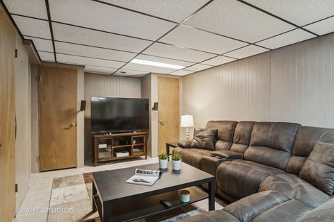 Tiny photo for 230 W GOLFVIEW Terrace, Palatine, IL 60067 (MLS # 12379373)