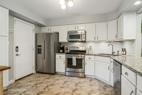Tiny photo for 230 W GOLFVIEW Terrace, Palatine, IL 60067 (MLS # 12379373)