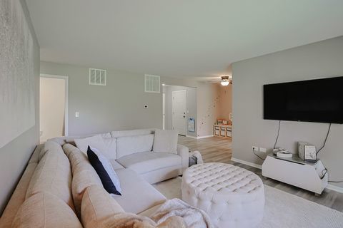 Tiny photo for 875 Golf Course Road #2, Crystal Lake, IL 60014 (MLS # 12617077)