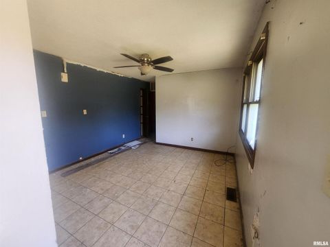 Tiny photo for 904 E POPLAR Street, Duquoin, IL 62832 (MLS # EB459073)