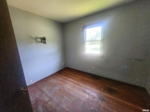 Tiny photo for 904 E POPLAR Street, Duquoin, IL 62832 (MLS # EB459073)