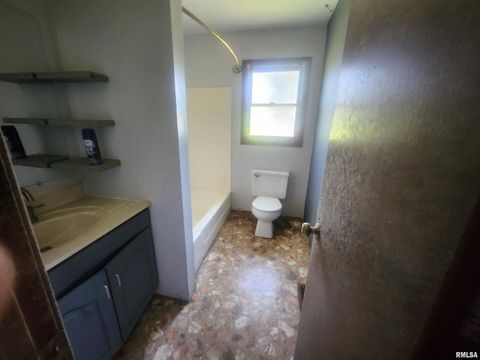 Tiny photo for 904 E POPLAR Street, Duquoin, IL 62832 (MLS # EB459073)