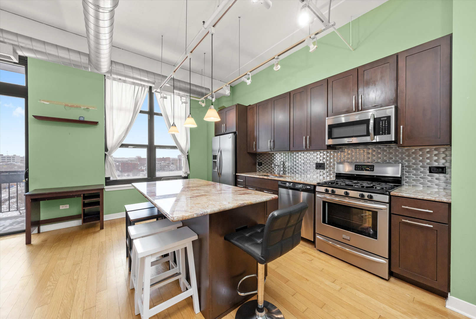 833 W 15th Place 711