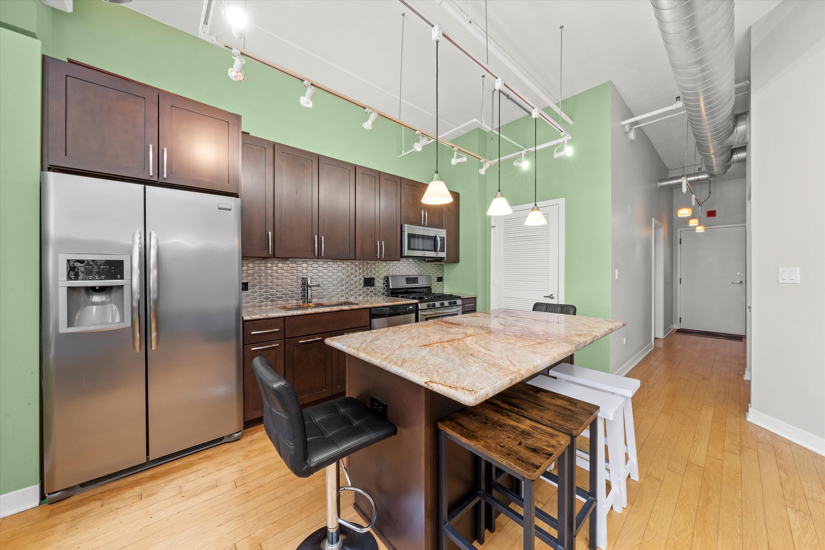 833 W 15th Place 711