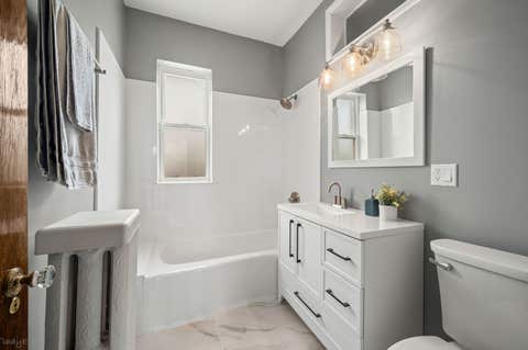Tiny photo for 5100 N Long Avenue, Chicago, IL 60630 (MLS # 12739338)
