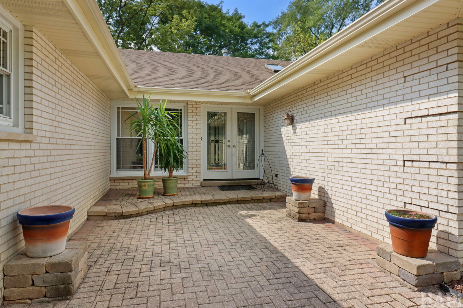 994 Commonwealth Court