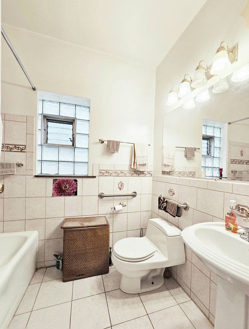 7949 S Rhodes Avenue