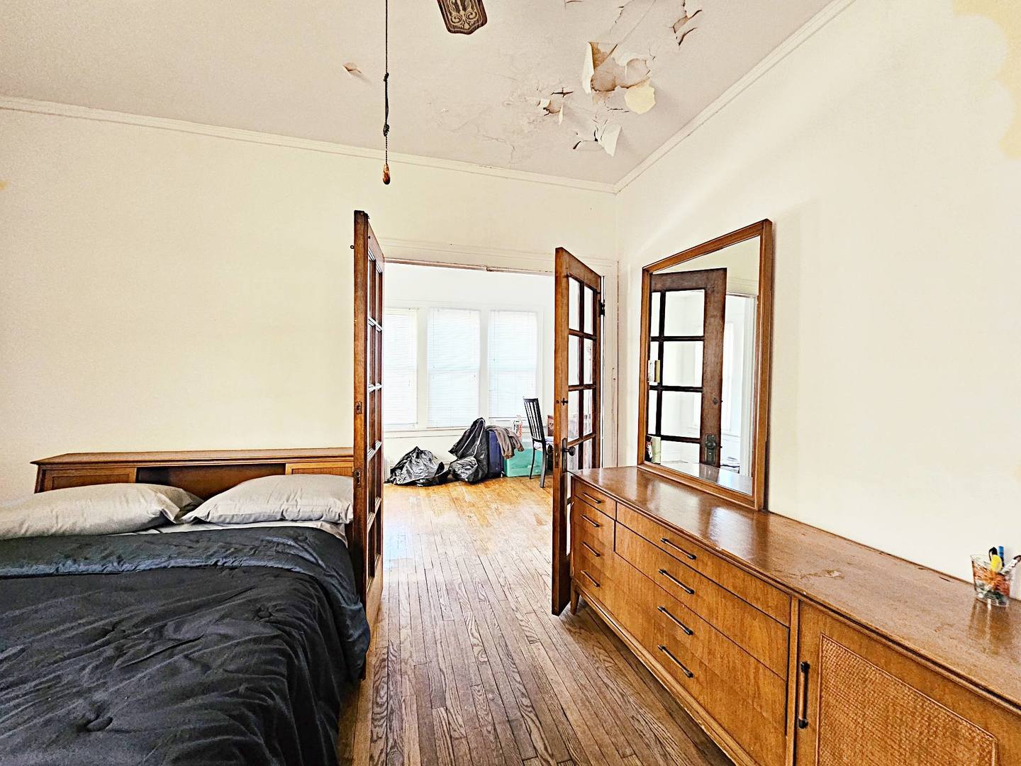 7949 S Rhodes Avenue