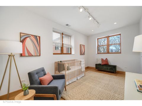 Tiny photo for 2801 W Eastwood Avenue, Chicago, IL 60625 (MLS # 12579185)