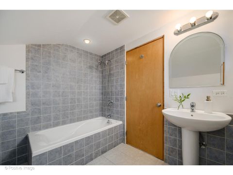 Tiny photo for 2801 W Eastwood Avenue, Chicago, IL 60625 (MLS # 12579185)