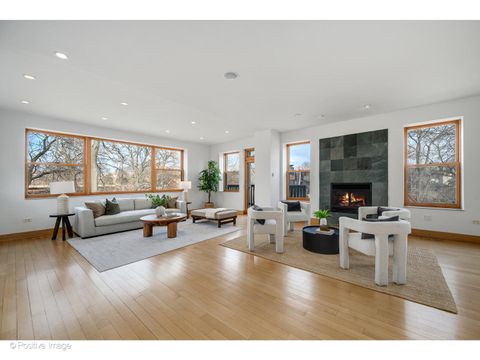 Tiny photo for 2801 W Eastwood Avenue, Chicago, IL 60625 (MLS # 12579185)