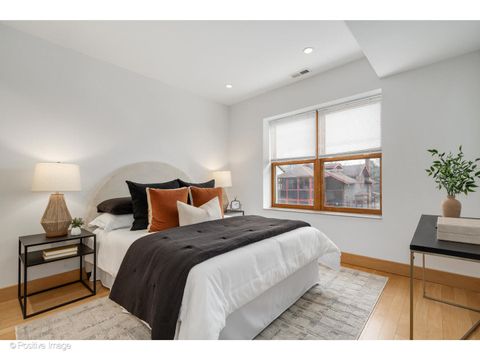 Tiny photo for 2801 W Eastwood Avenue, Chicago, IL 60625 (MLS # 12579185)