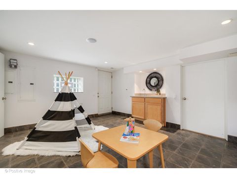 Tiny photo for 2801 W Eastwood Avenue, Chicago, IL 60625 (MLS # 12579185)