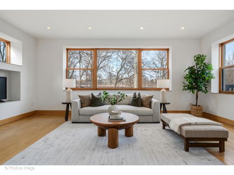 Tiny photo for 2801 W Eastwood Avenue, Chicago, IL 60625 (MLS # 12579185)