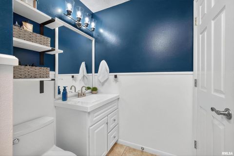 Tiny photo for 6050 Hillandale Road, Davenport, IA 52806 (MLS # QC4269281)