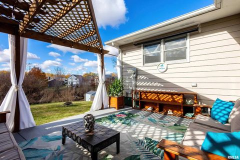 Tiny photo for 6050 Hillandale Road, Davenport, IA 52806 (MLS # QC4269281)