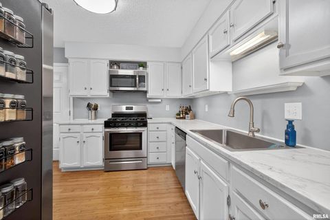 Tiny photo for 6050 Hillandale Road, Davenport, IA 52806 (MLS # QC4269281)