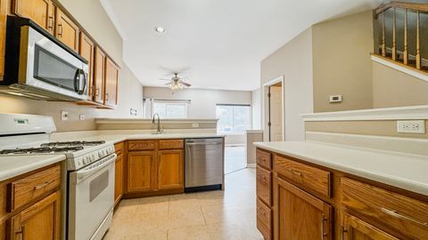 Tiny photo for 1015 Woodview Court, Aurora, IL 60502 (MLS # 12570482)