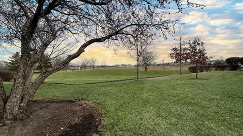 Tiny photo for 1015 Woodview Court, Aurora, IL 60502 (MLS # 12570482)