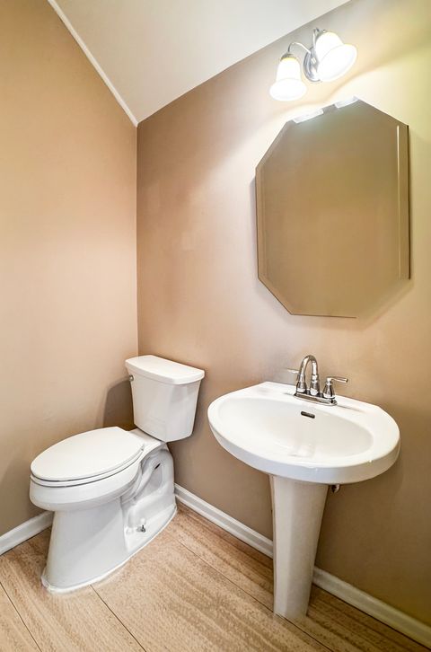 Tiny photo for 1015 Woodview Court, Aurora, IL 60502 (MLS # 12570482)