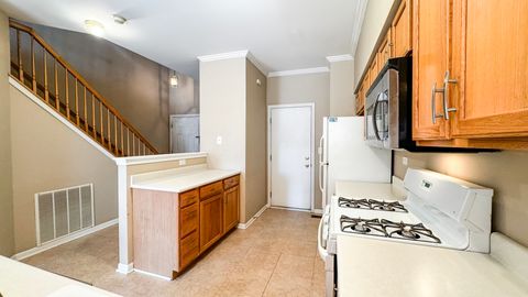 Tiny photo for 1015 Woodview Court, Aurora, IL 60502 (MLS # 12570482)