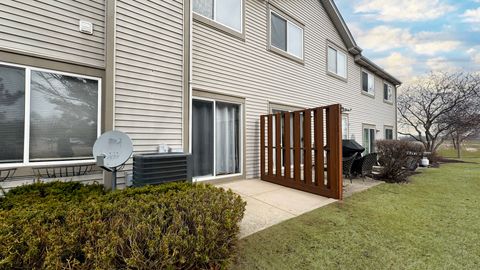 Tiny photo for 1015 Woodview Court, Aurora, IL 60502 (MLS # 12570482)