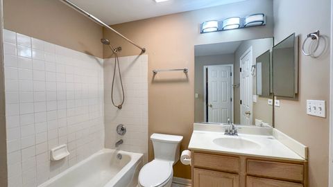Tiny photo for 1015 Woodview Court, Aurora, IL 60502 (MLS # 12570482)