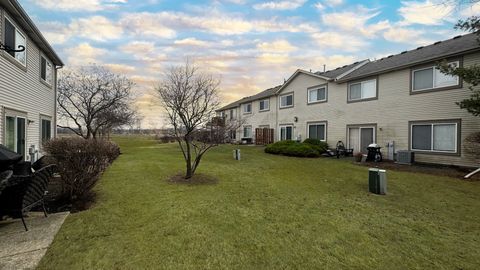 Tiny photo for 1015 Woodview Court, Aurora, IL 60502 (MLS # 12570482)