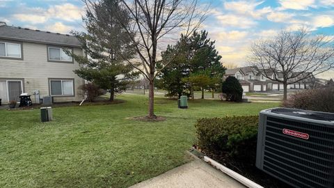 Tiny photo for 1015 Woodview Court, Aurora, IL 60502 (MLS # 12570482)