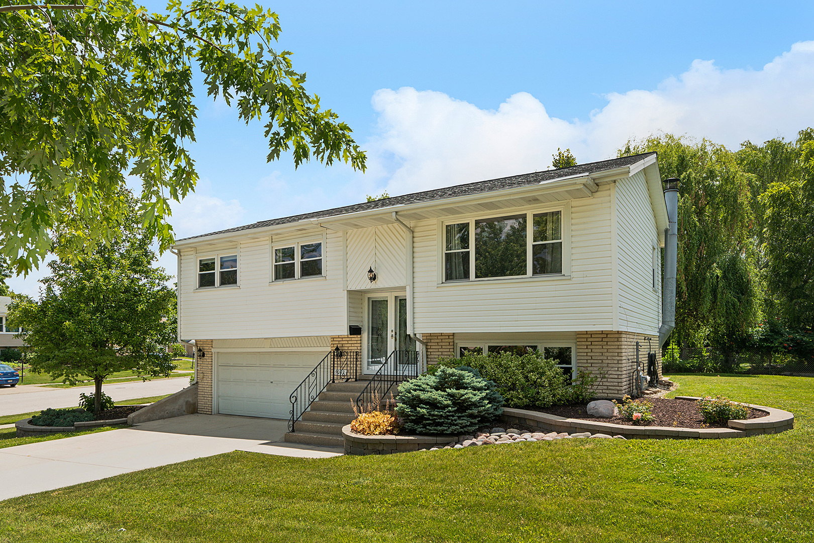 9039 Elm Circle