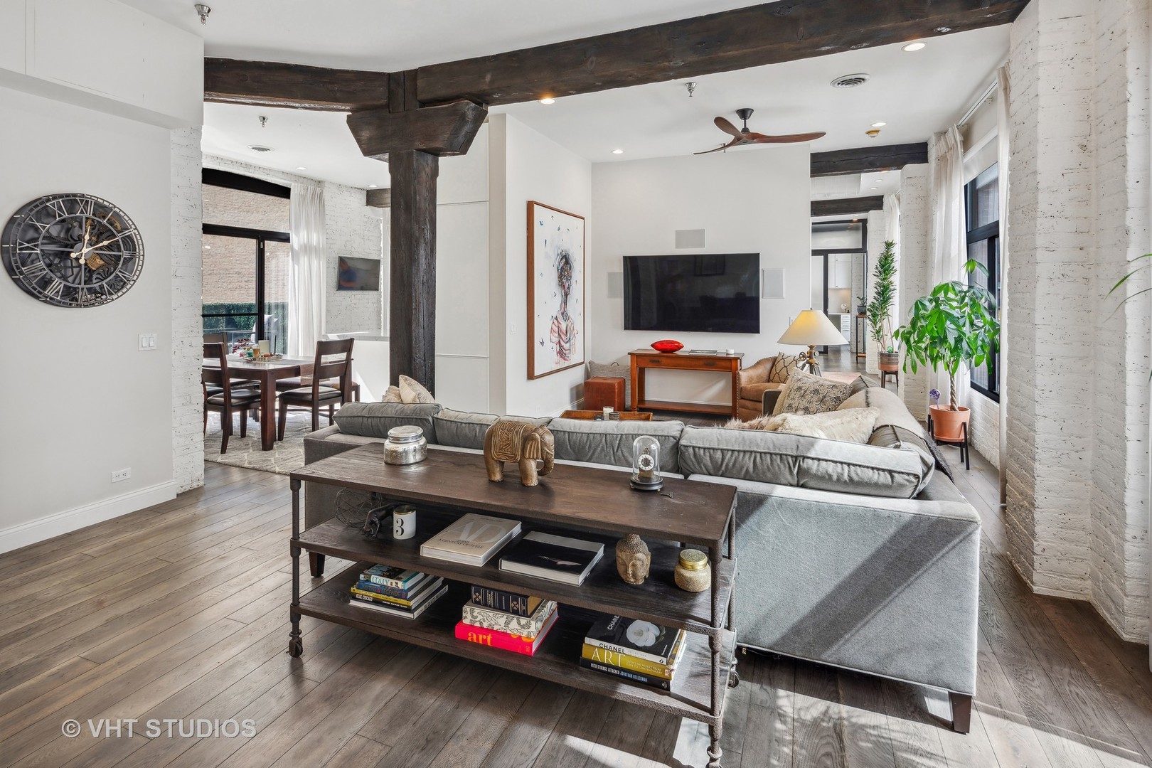 215 W ILLINOIS Street 3A
