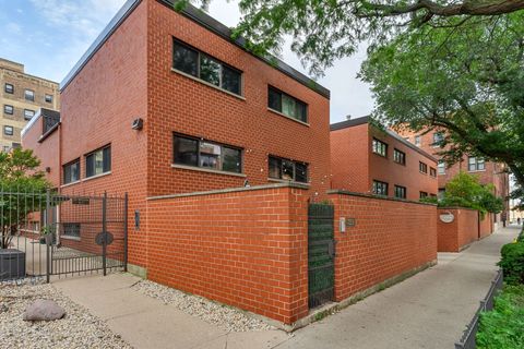 725 W Waveland Avenue D Chicago IL 60613