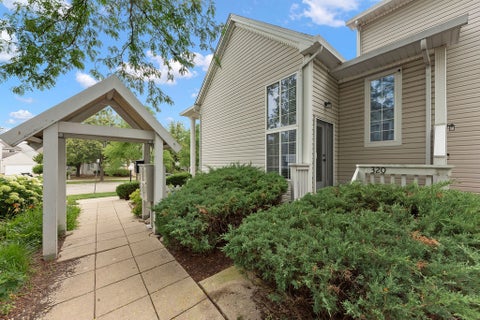 Tiny photo for 320 Rosebud Court, Bolingbrook, IL 60440 (MLS # 12699733)