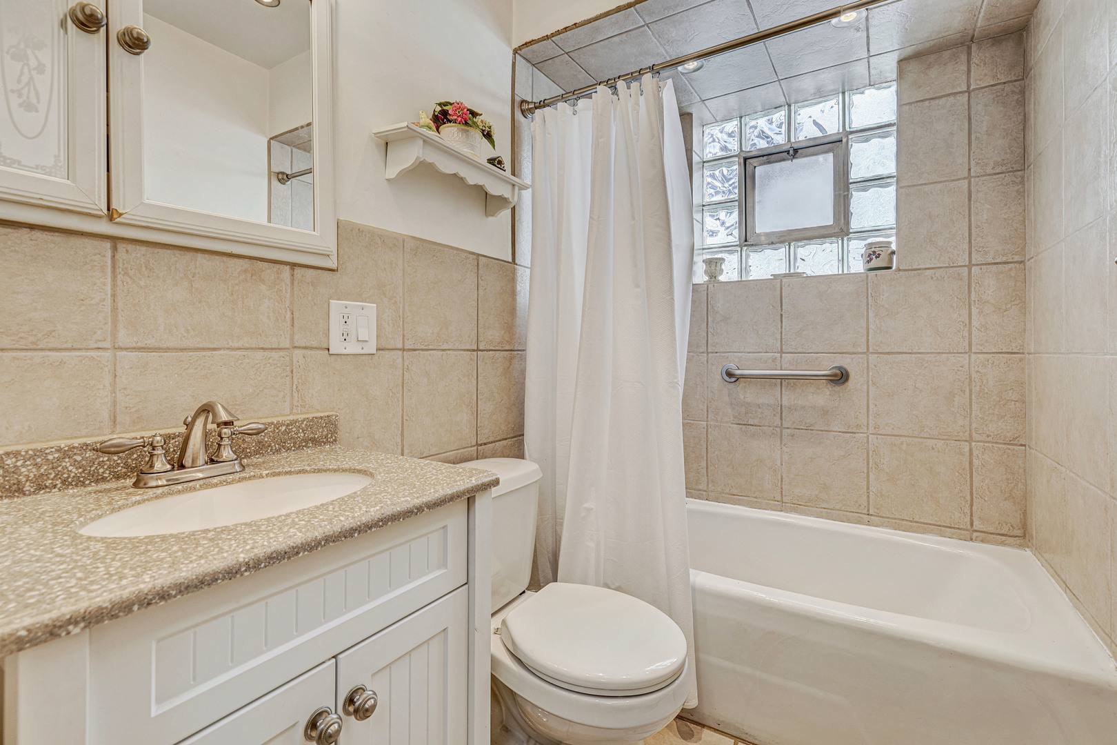5472 W Higgins Avenue 1A