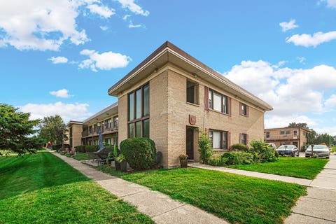Photo of 14 King Arthur Court #13, Northlake, IL 60164 (MLS # 12719772)