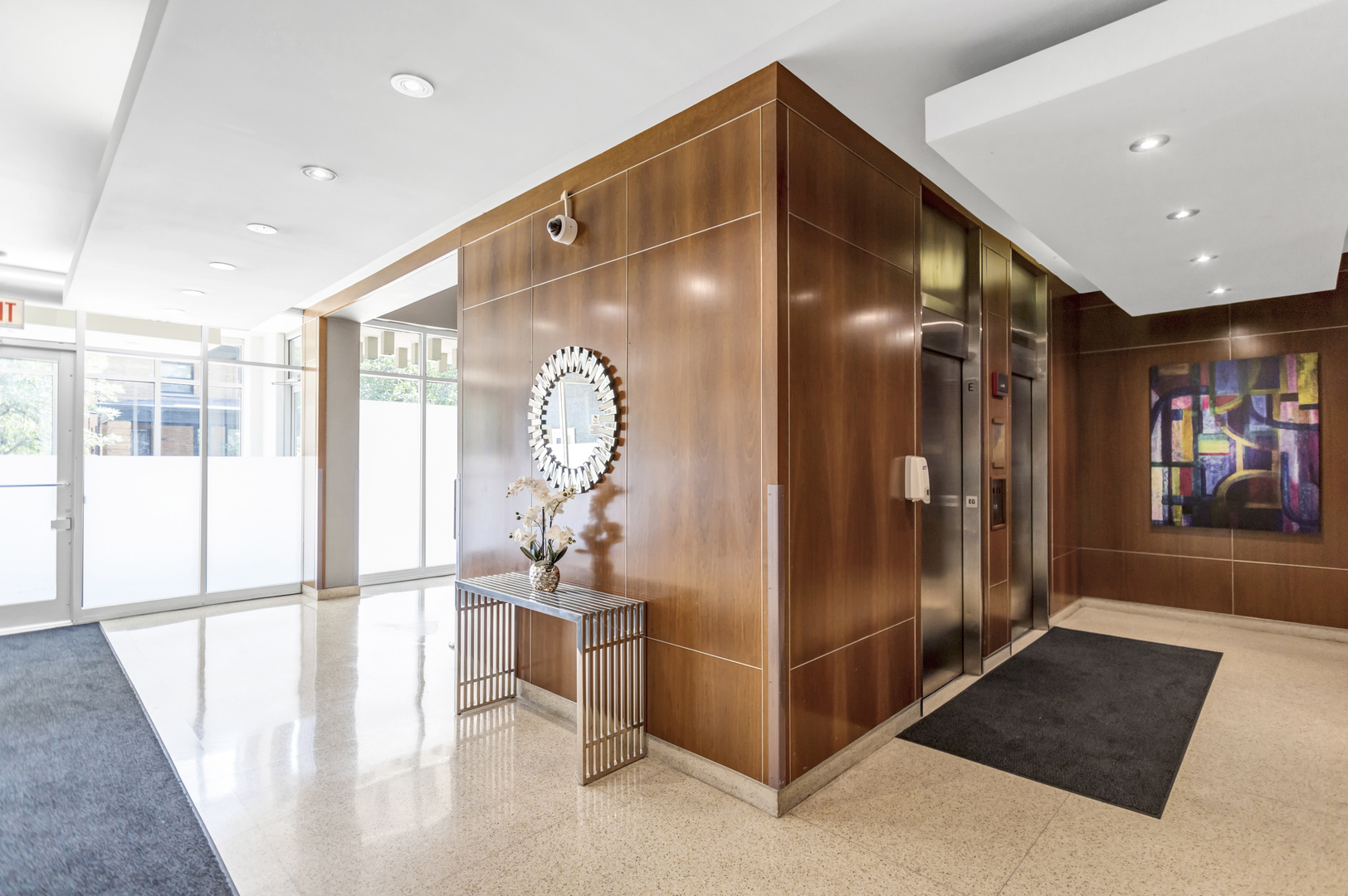 450 W Briar Place 13G