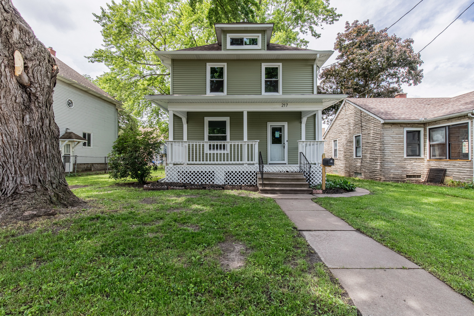 View Moline, IL 61265 house