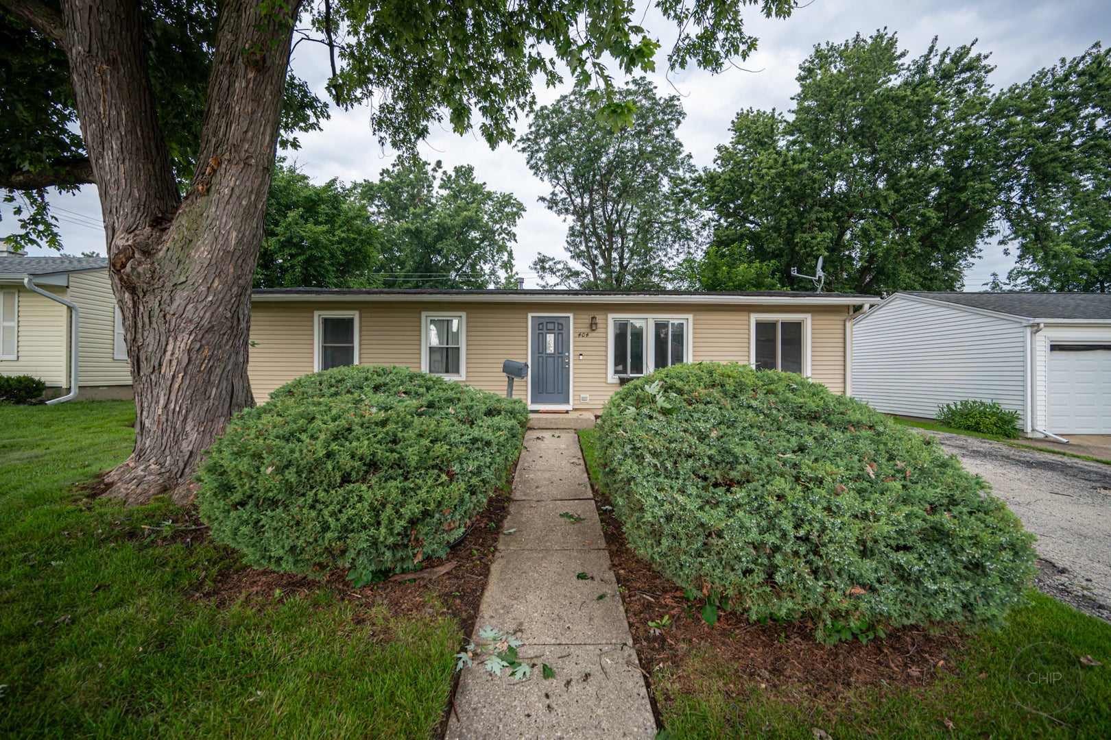 404 KENYON Avenue