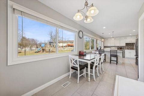 Tiny photo for 939 Brown Deer Drive, Westmont, IL 60559 (MLS # 12592307)