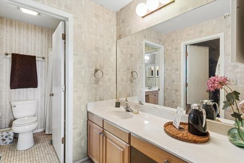 Tiny photo for 939 Brown Deer Drive, Westmont, IL 60559 (MLS # 12592307)