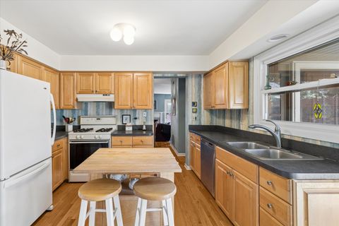 Tiny photo for 939 Brown Deer Drive, Westmont, IL 60559 (MLS # 12592307)