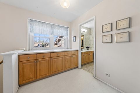 Tiny photo for 939 Brown Deer Drive, Westmont, IL 60559 (MLS # 12592307)