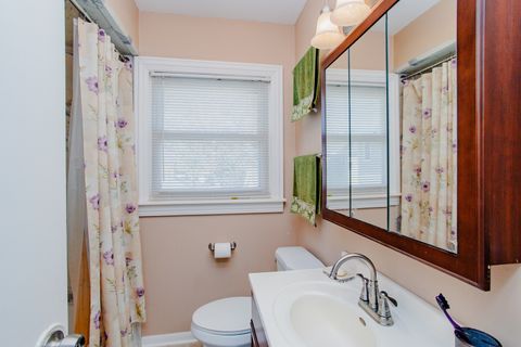 Tiny photo for 311 S Vine Avenue #E, Park Ridge, IL 60068 (MLS # 12519705)