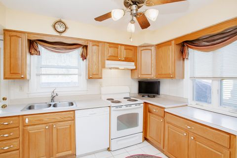 Tiny photo for 311 S Vine Avenue #E, Park Ridge, IL 60068 (MLS # 12519705)