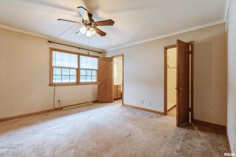 Tiny photo for 1136 BOBETTA Court, Clinton, IA 52732 (MLS # QC4265527)