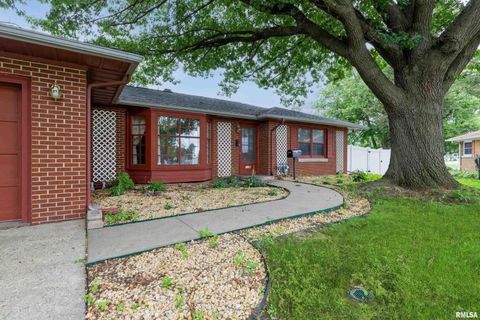 Tiny photo for 1136 BOBETTA Court, Clinton, IA 52732 (MLS # QC4265527)