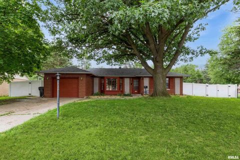 Photo of 1136 BOBETTA Court, Clinton, IA 52732 (MLS # QC4265527)